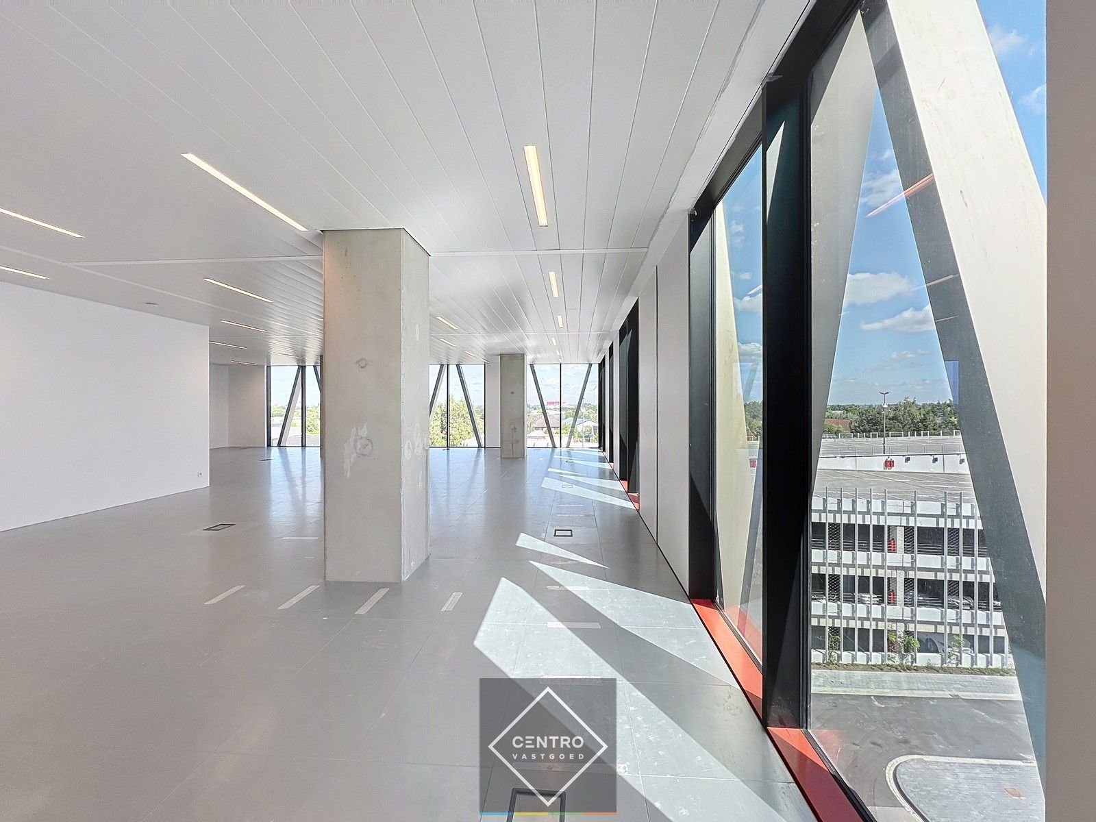 SCHERP GEPRIJSDE kantoorruimte (±240m²) met prachtige zichten in de Westwing Tower op de derde verdieping ! foto 14
