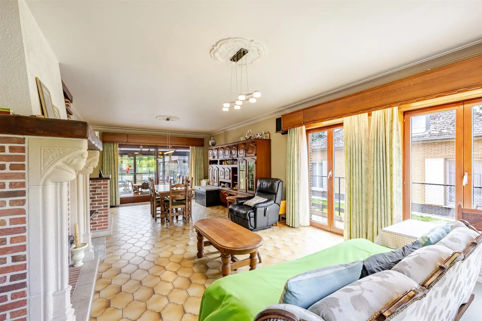 Charmante villa met zwembad op een mooi perceel van 942 m²  foto 4