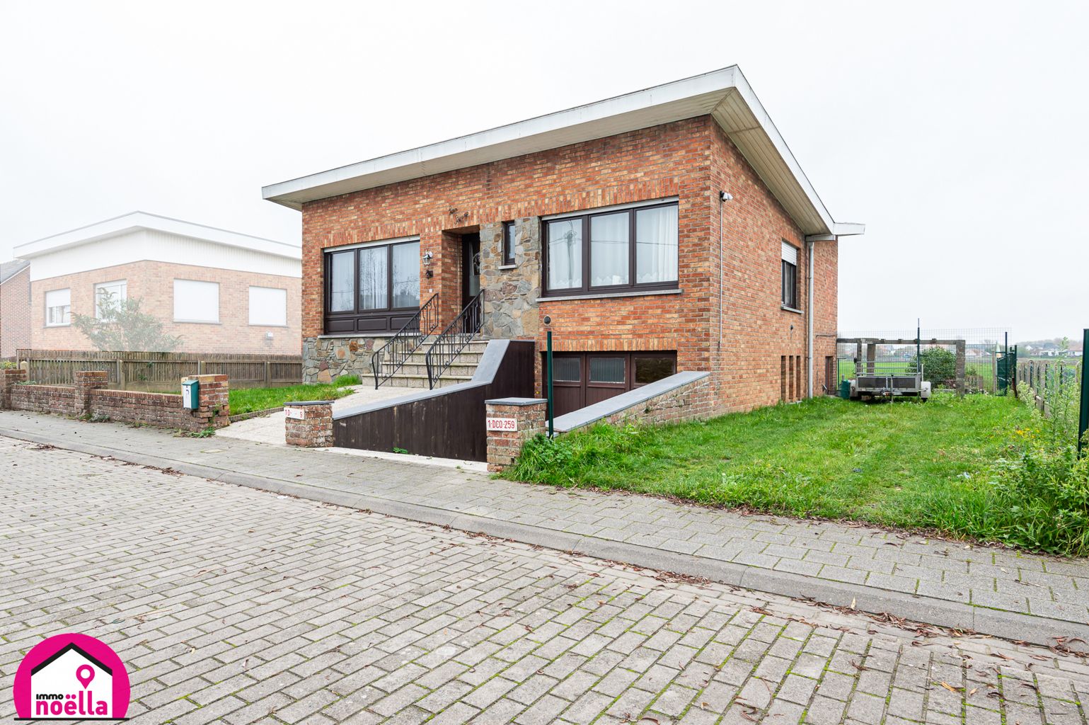 ALLEENSTAANDE WONING  foto {{pictureIndex}}