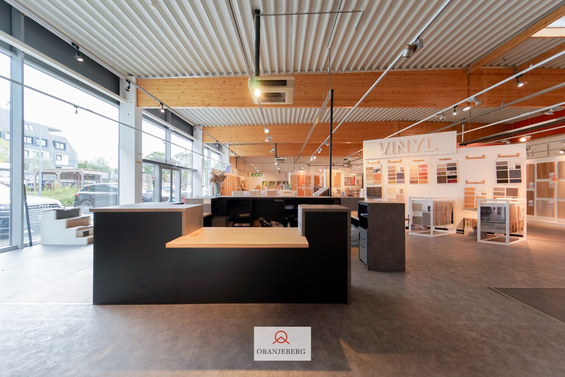 In de schaduw van de IKEA: winkel-magazijn van 750 m² +P! foto 31