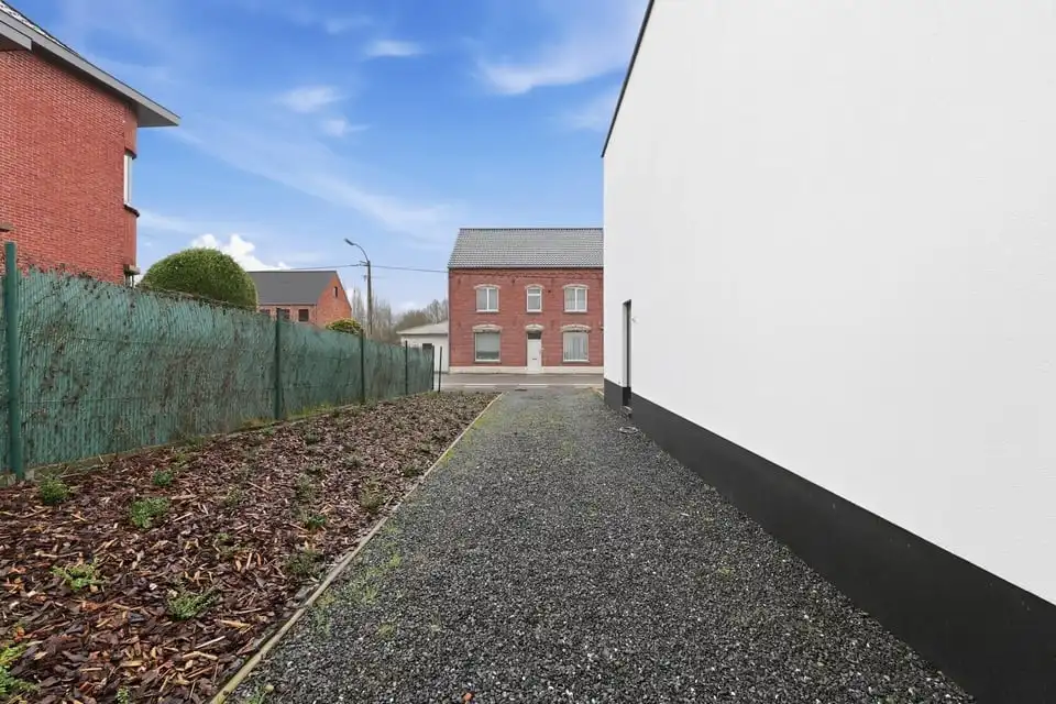 KNAPPE NIEUWBOUWWONING IN MODERNE STIJL foto 40