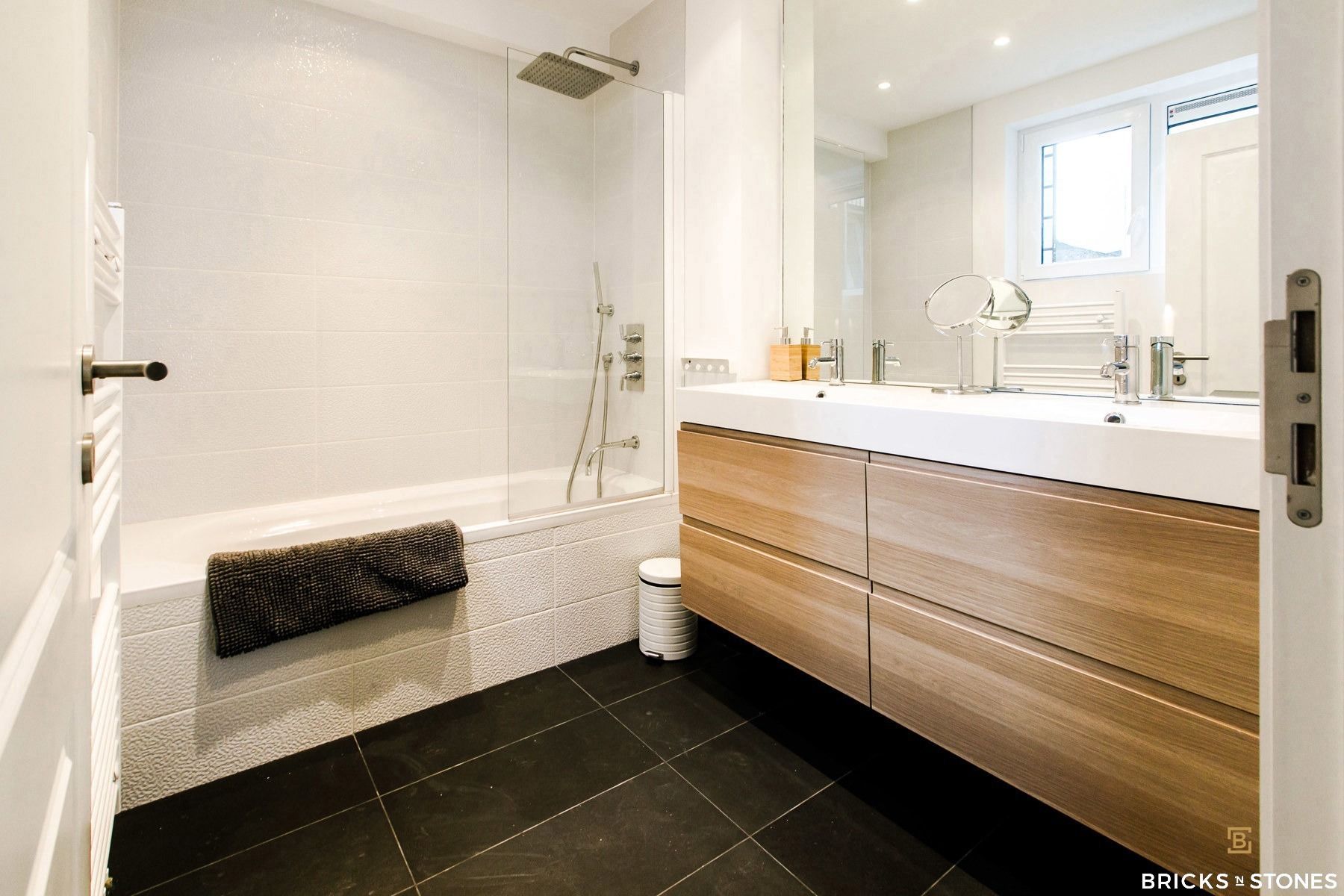 Luxueus gemeubeld twee slaapkamer appartement foto 9