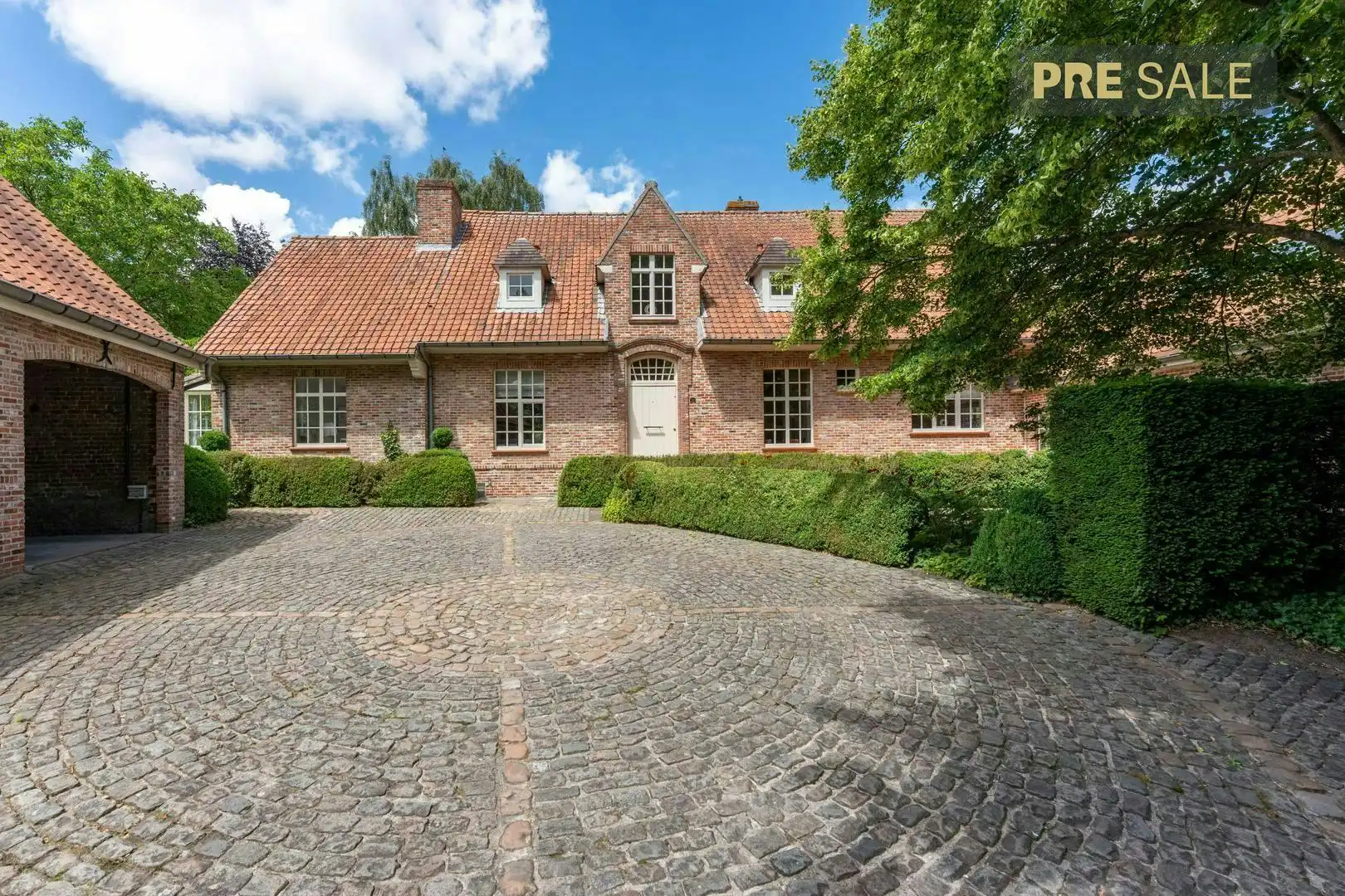 Mooi gelegen landhuis in hoevestijl te koop in Marke foto {{pictureIndex}}