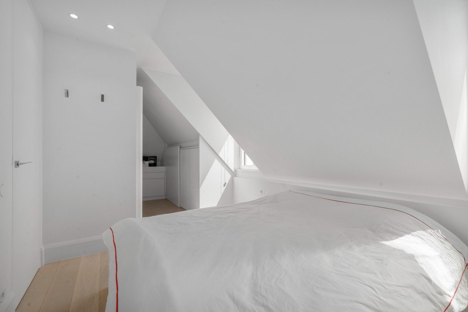 Prachtig penthouse met unieke zonneterrassen gelegen in het centrum van Knokke, op wandelafstand van de zee en de winkels. foto 17