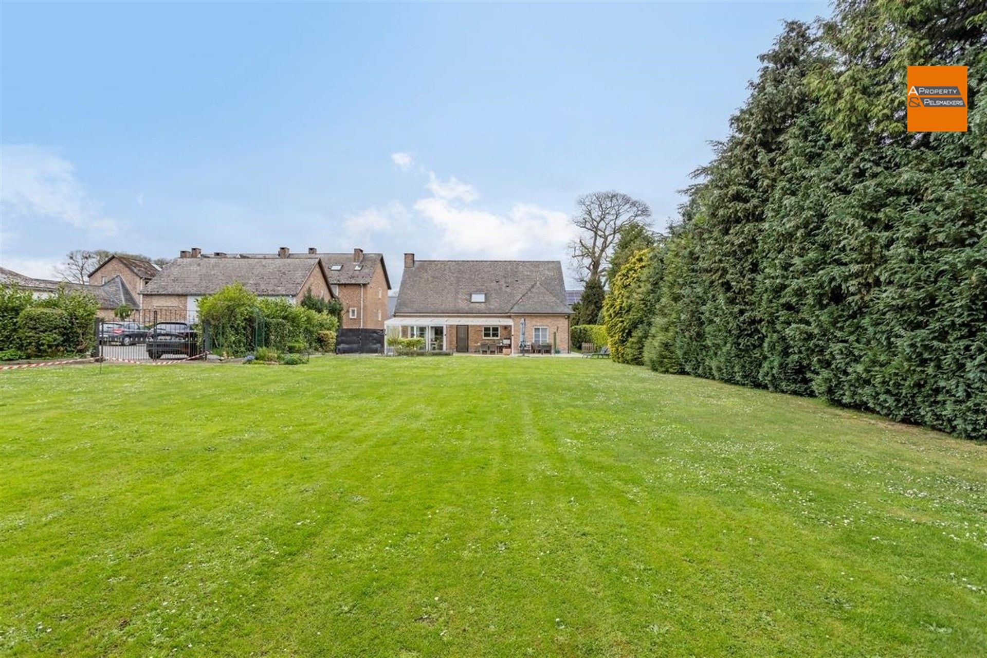 Ruime villa met 4 /5 slaapkamers op prachtige stuk grond foto 4