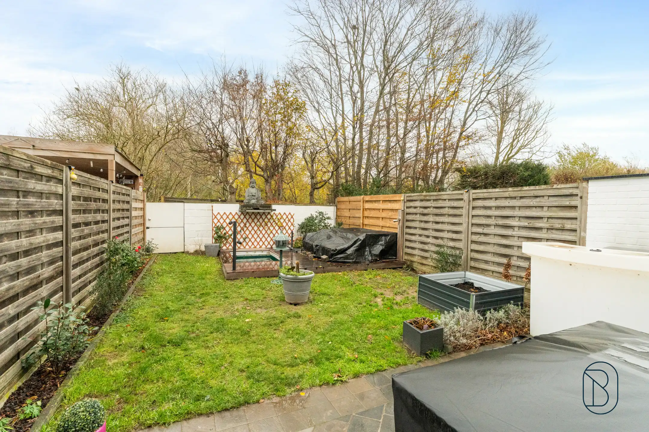 Instapklare woning met 4+ kamers, tuin, oprit en garage foto 3