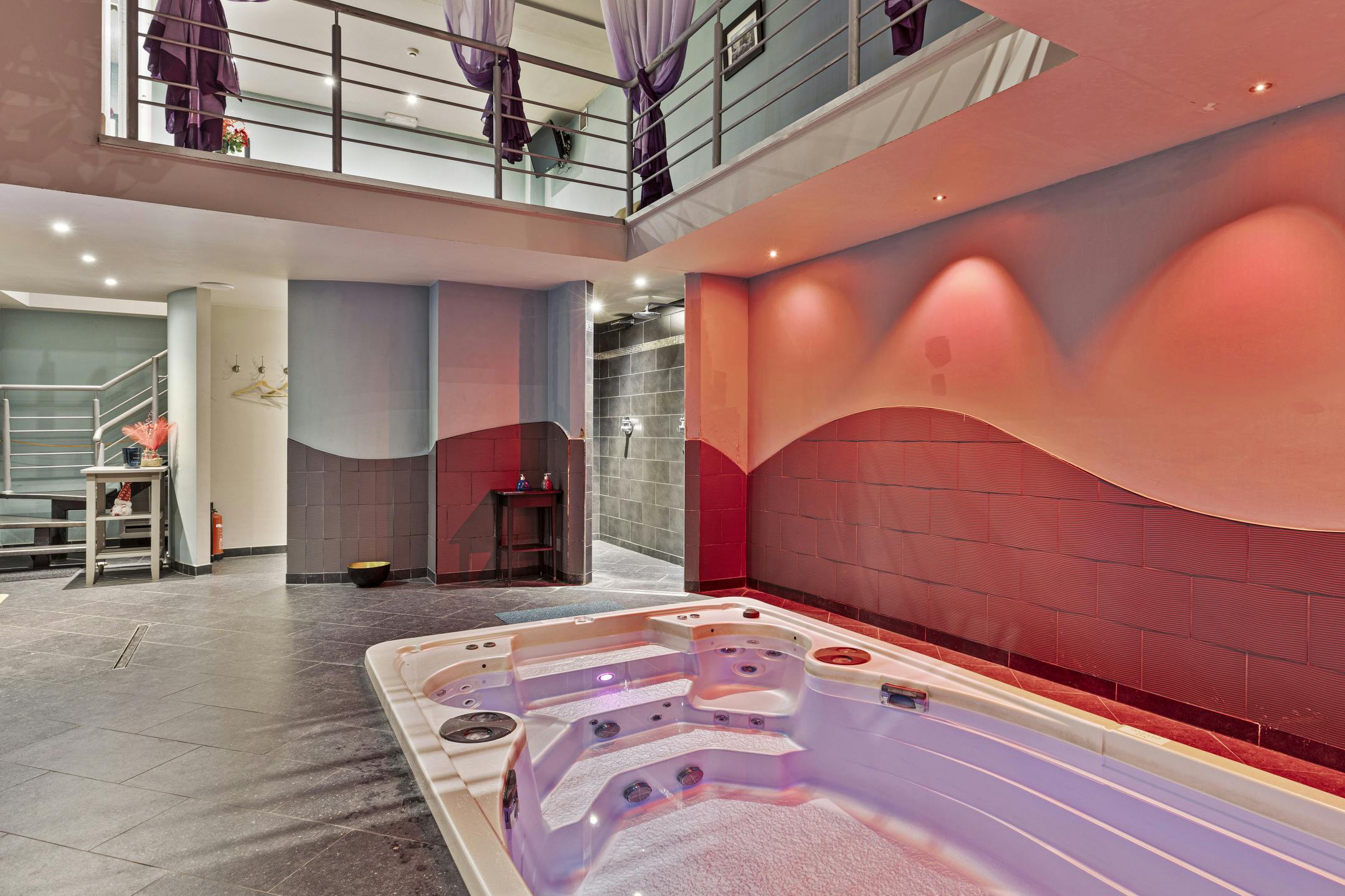 Over te nemen wellnesscentrum met 3 slaapkamer appartement foto 2