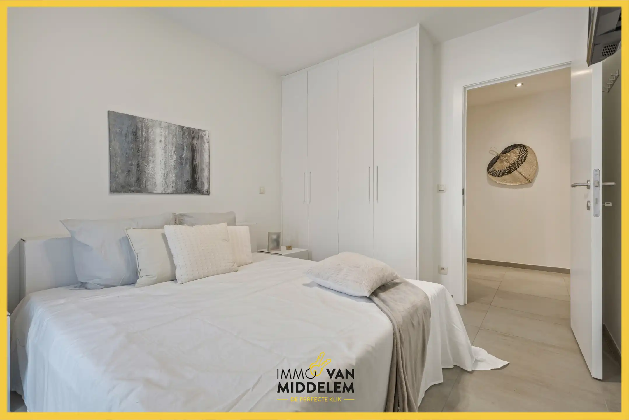 INSTAPKLAAR APPARTEMENT MET 2 SLPKS, 2 TERRASSEN EN GARAGE foto 12