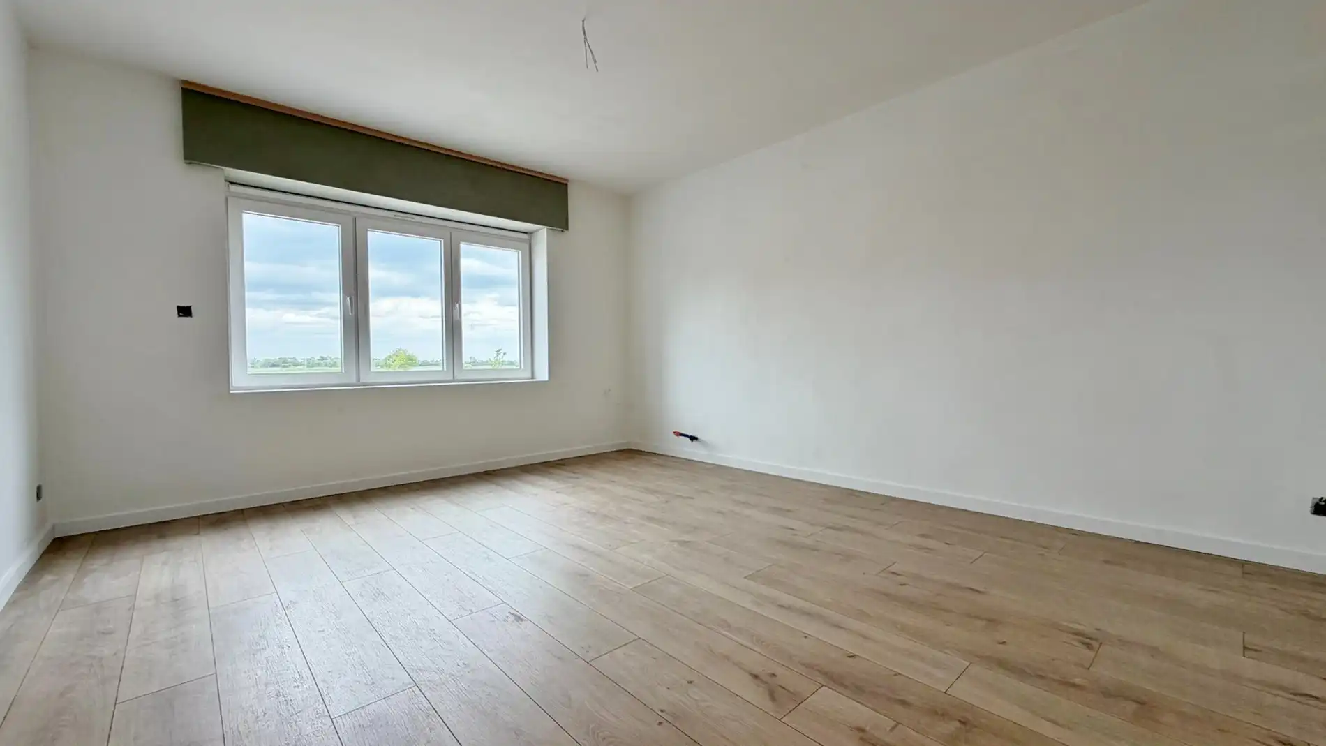 Zeer ruime nieuwbouwwoning in de dorpskern van Noordschote met grote garage en tuin.  foto 11