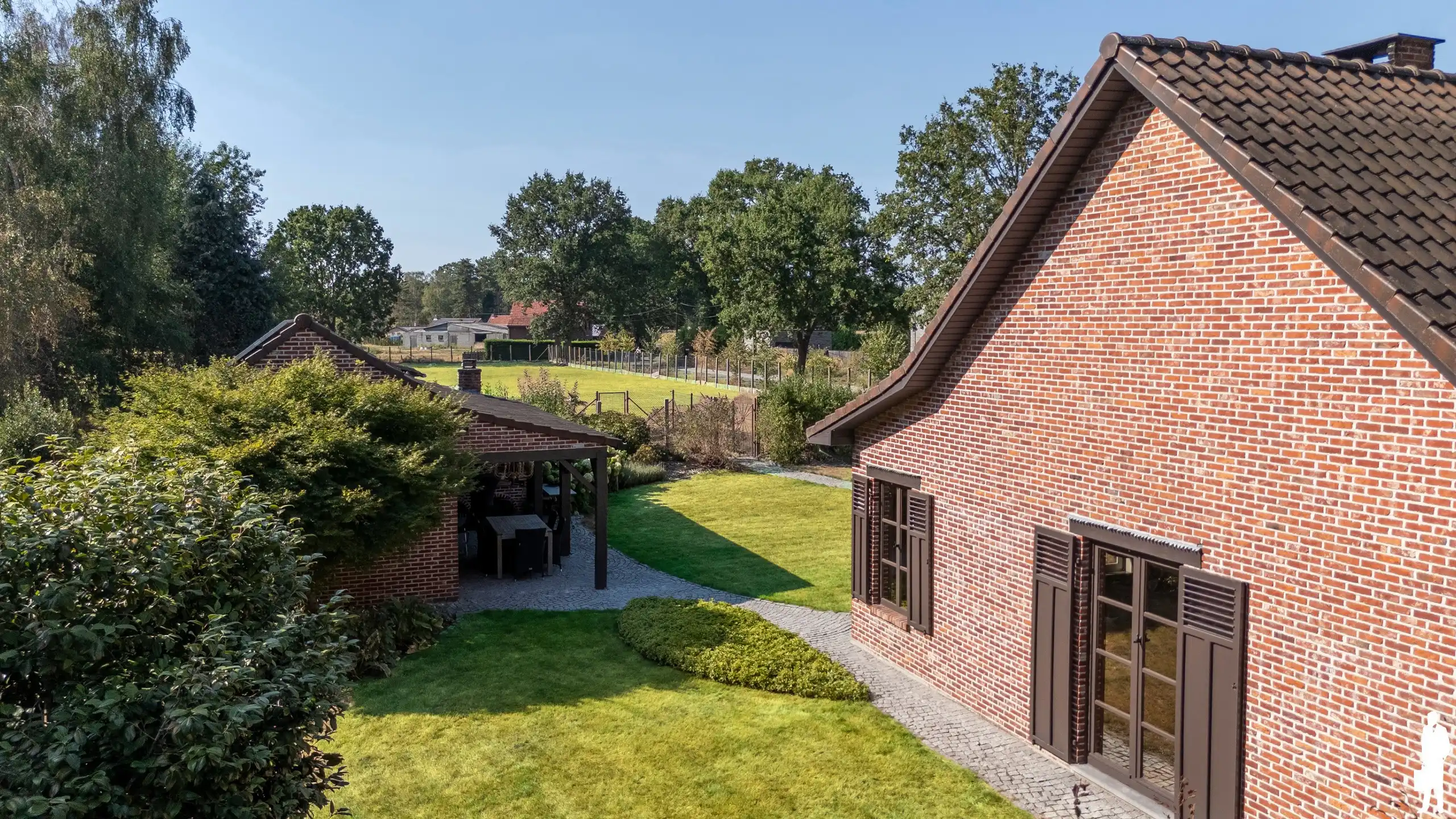 Uniek gelegen woning midden in agrarisch gebied; 3.435 m² foto 3