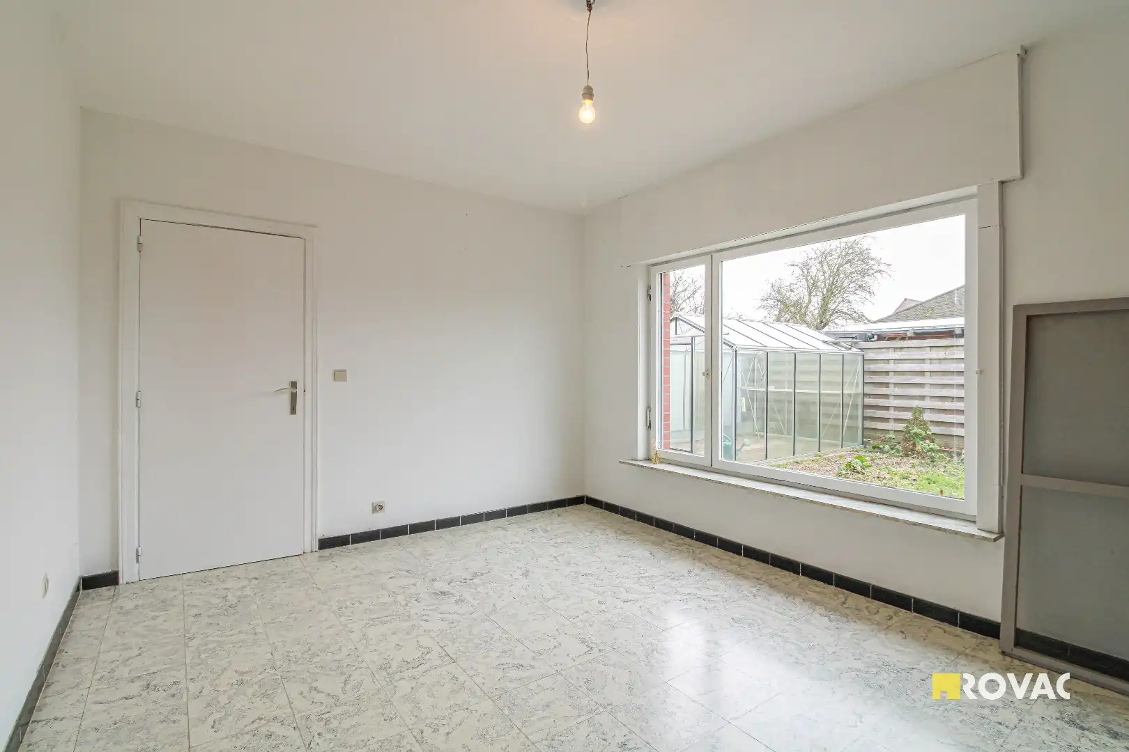 Alleenstaande bungalow op rustige hoekligging nabij provinciedomein ’t Veld te Ardooie! foto 9