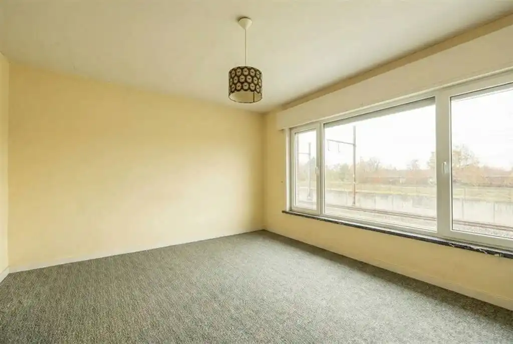 Te renoveren woning in groene omgeving foto 12