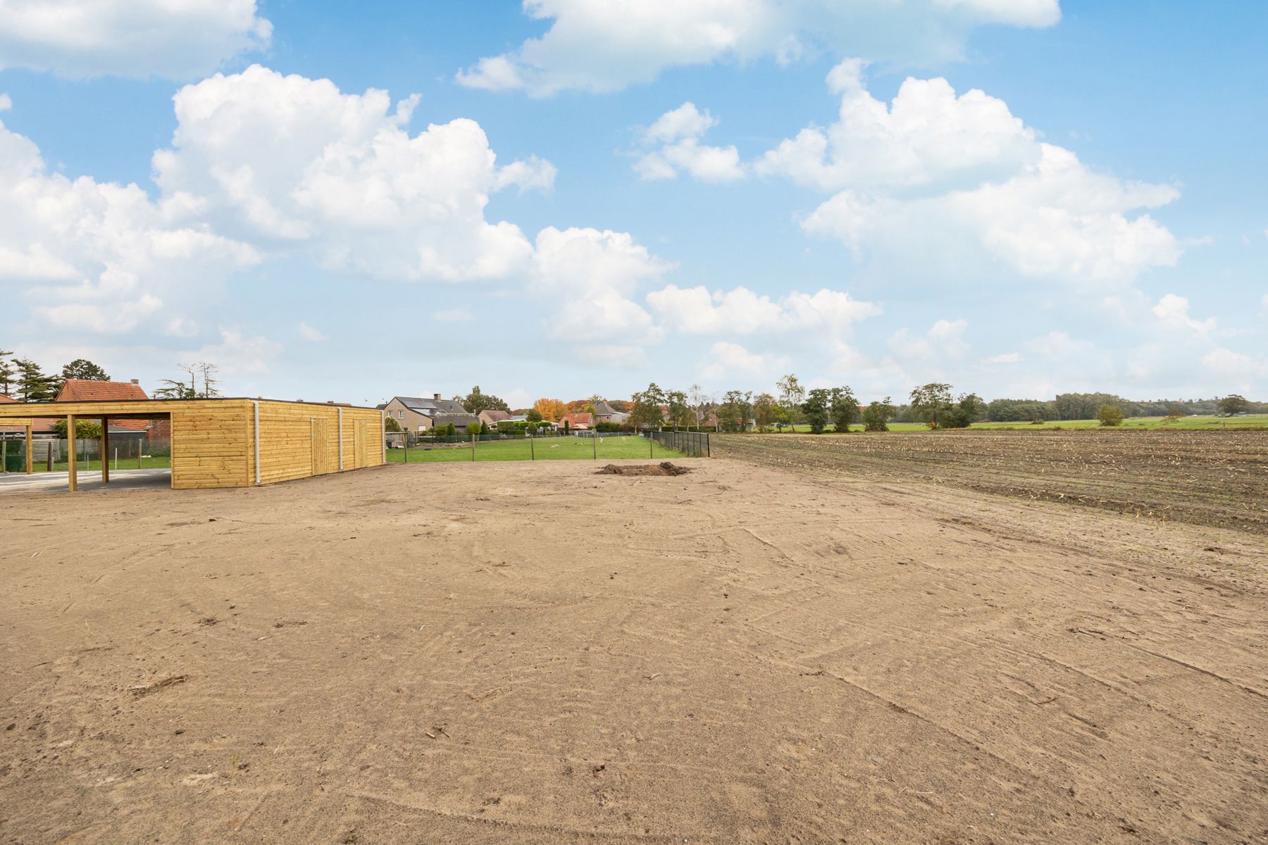 Halfopen woning met 3 slaapkamers en fietsenberging/carport op perceel van ca 540m² foto 21