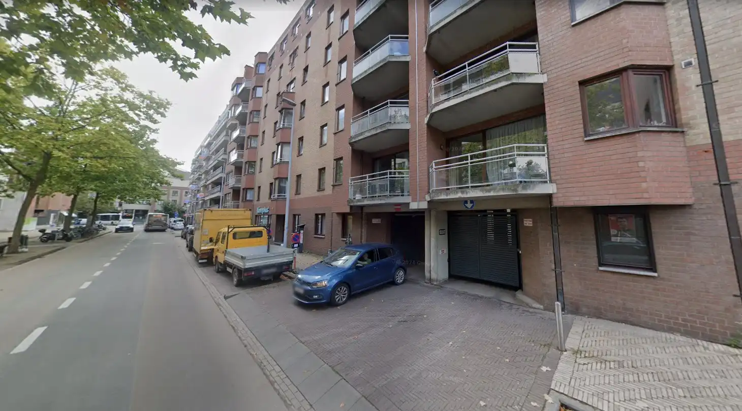 Afgesloten buitenparking nabij centrum Leuven foto 5
