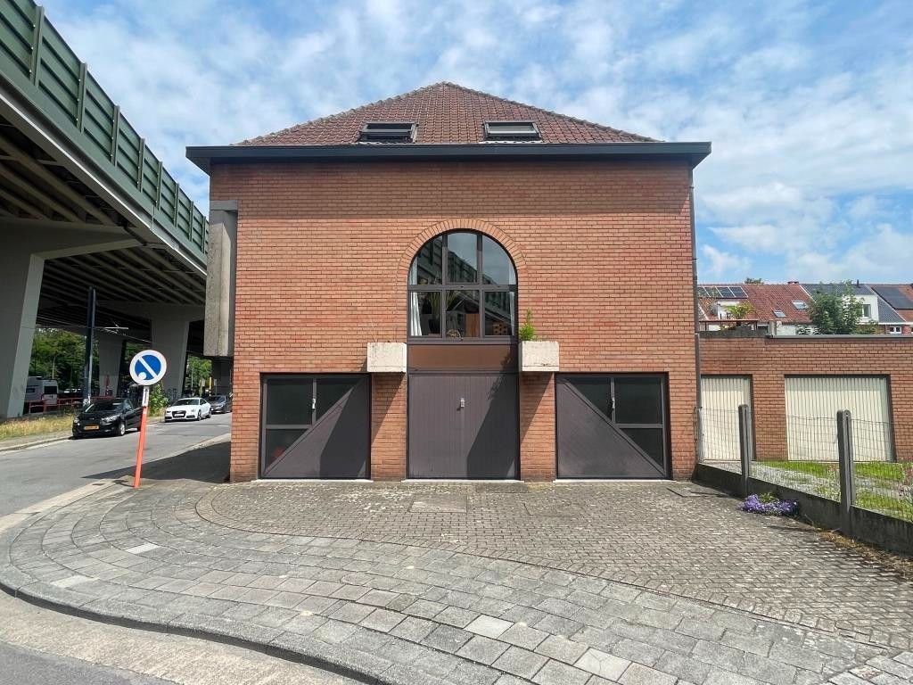 Moderne bel-étagewoning met acht garages, centrum Gentbrugge foto 15