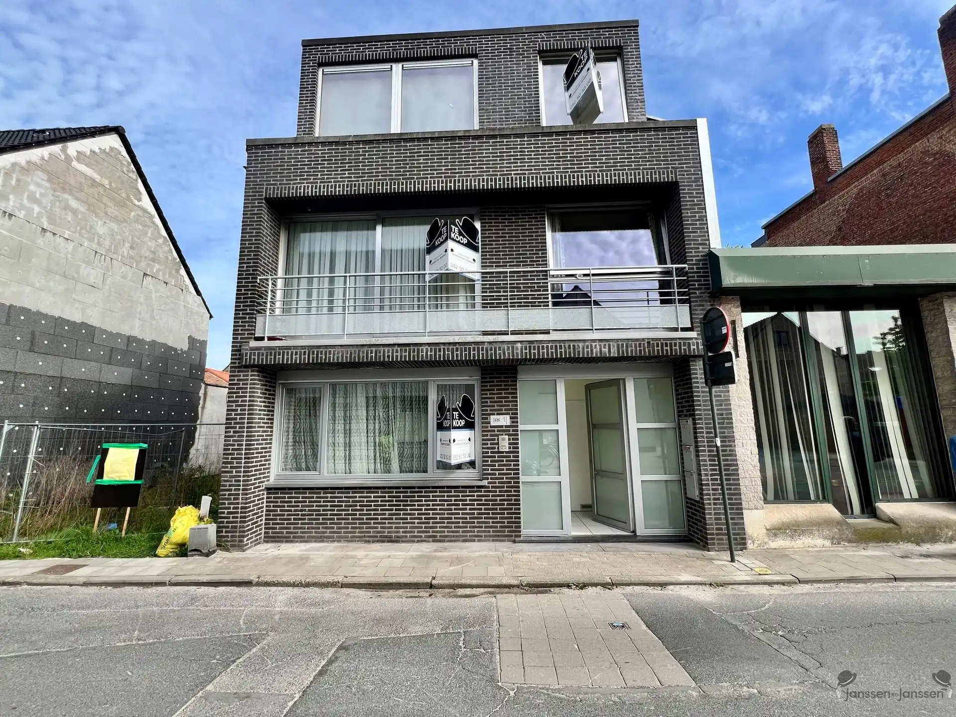 Opbrengsteigendom van 3 appartementen in Hamme  foto {{pictureIndex}}