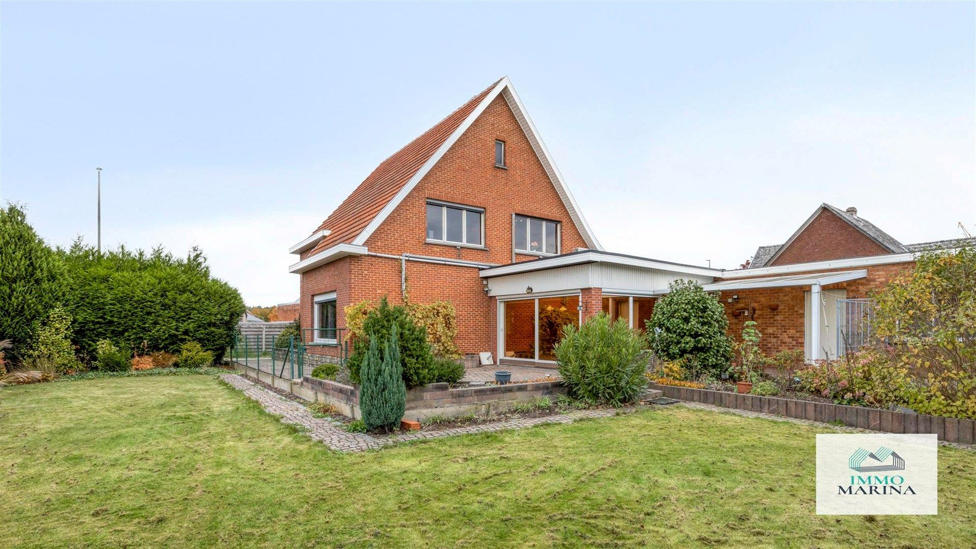 Rustig gelegen woning met tuin, 3 slpks en 2 garages te Begijnendijk  foto 2