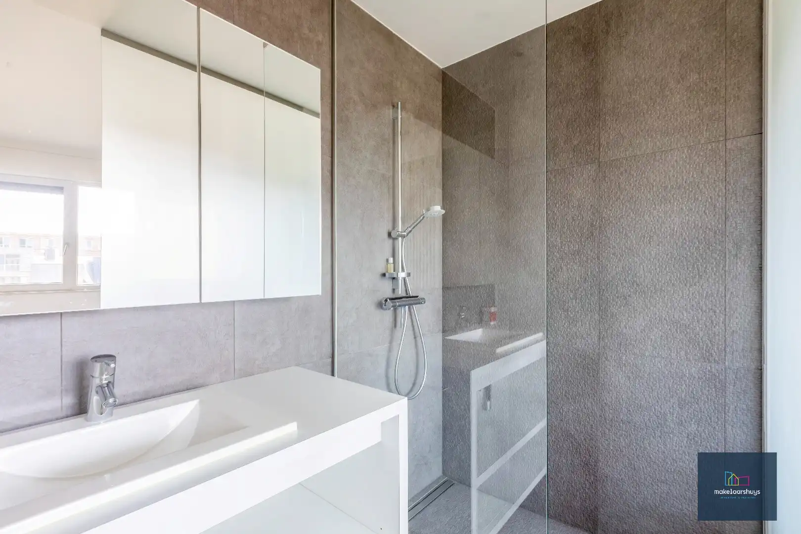 Luxueus duplex appartement   te Kouterhof met 2 slaapkamers , terras en  garageplaats foto 26