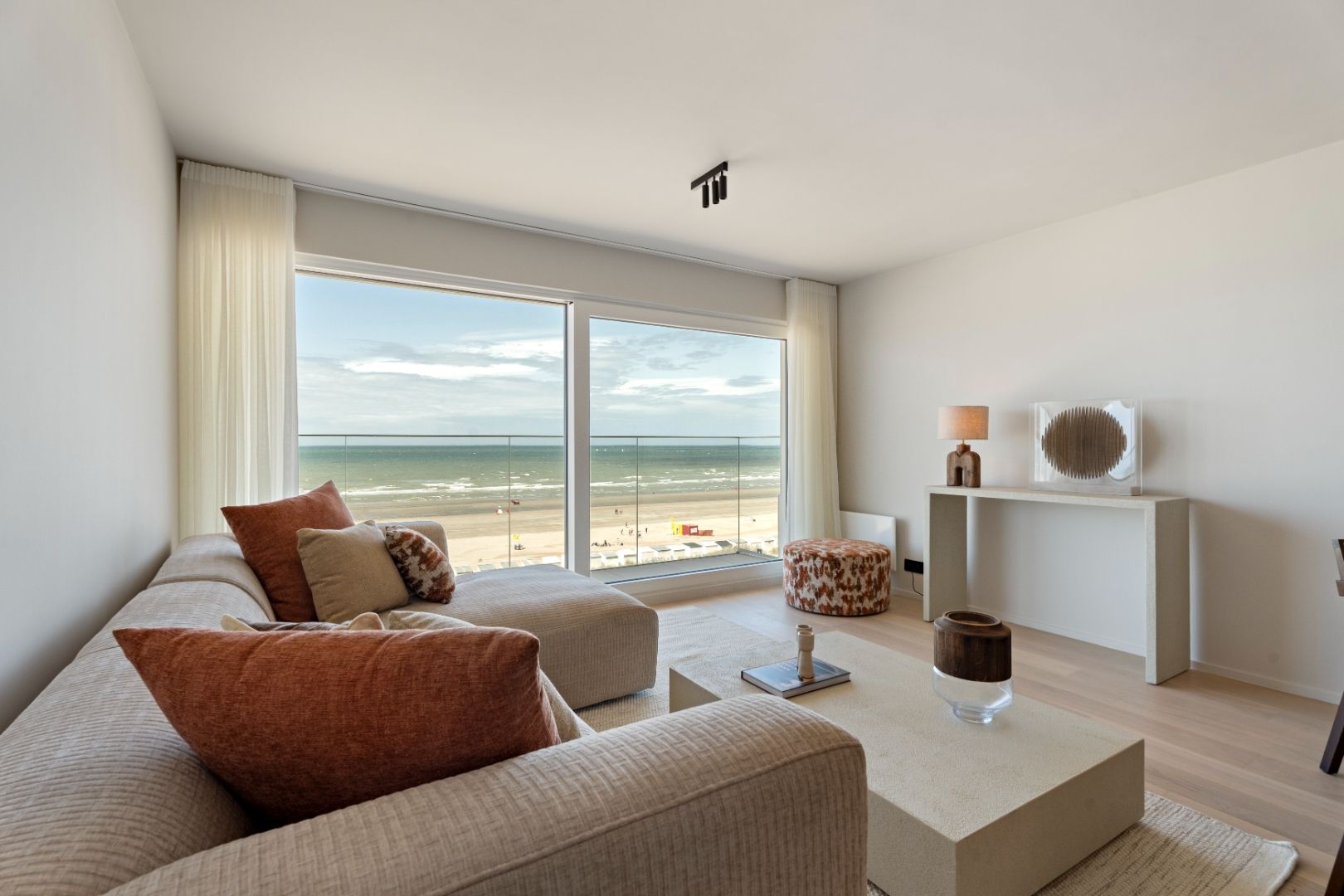 Exclusief gerenoveerd appartement met twee terrassen en zeezicht te Nieuwpoort foto 2