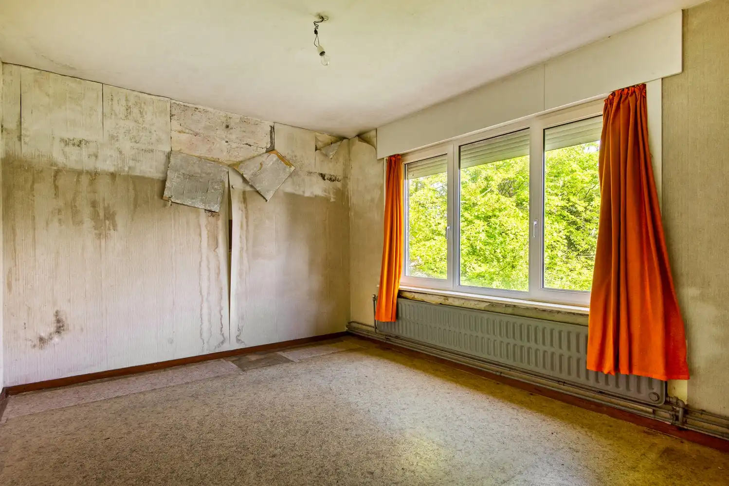 Te renoveren woning met karakter op toplocatie in Borsbeek. foto 16