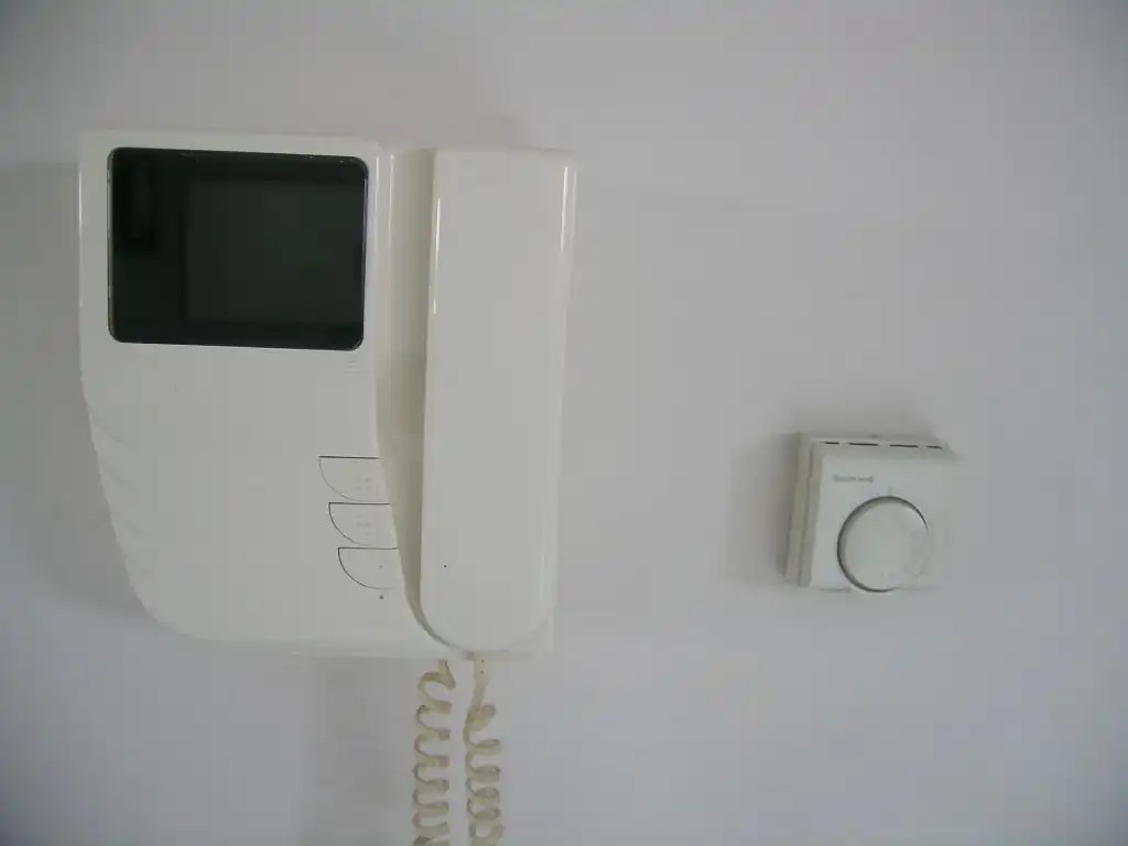 Knus 1 slaapkamer appartement te koop in het centrum van Maasmechelen, ideaal als investering! foto 8