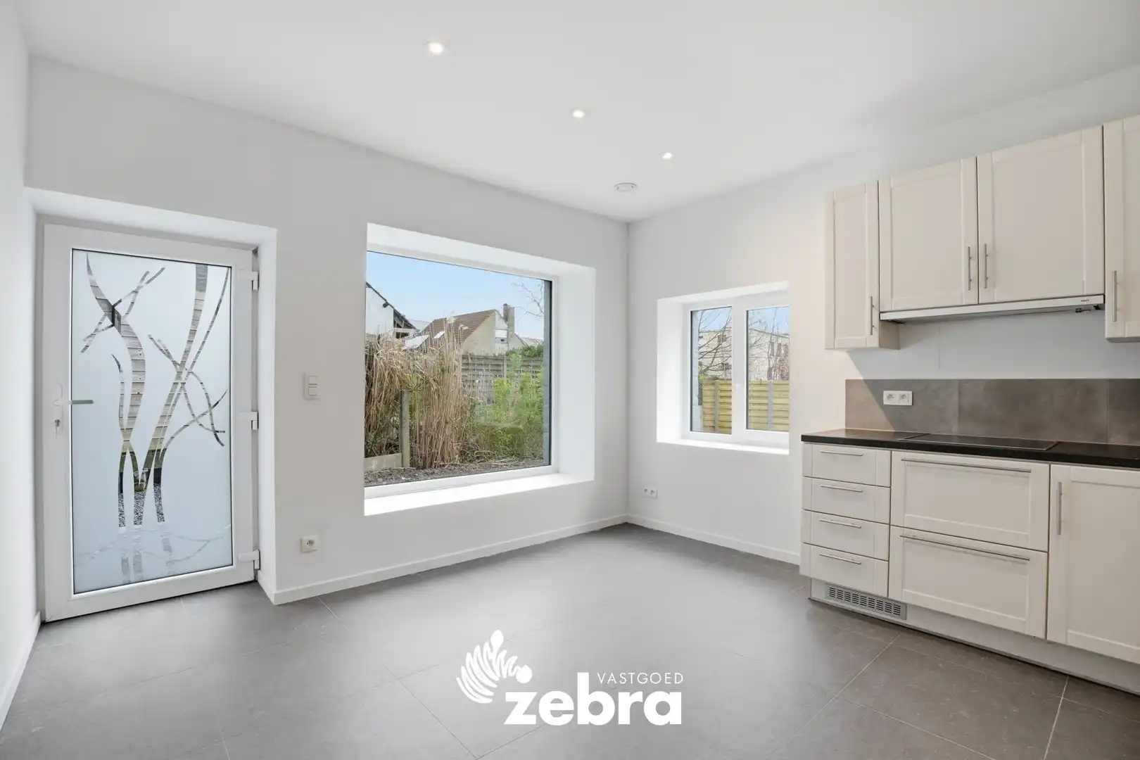 Gerenoveerde halfopen bebouwing in hartje Rumbeke! foto 5