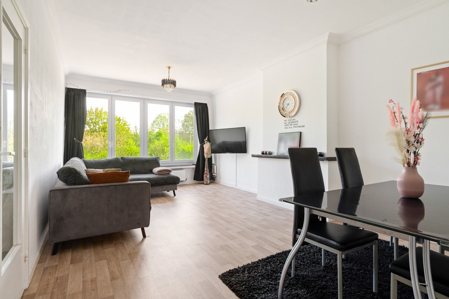 Appartement op de eerste verdieping met 2 ruime slaapkamers te Antwerpen! foto 2