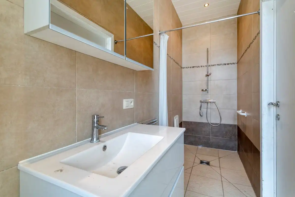 Te renoveren hoeve met landbouwgrond te koop in Wervik!  foto 11