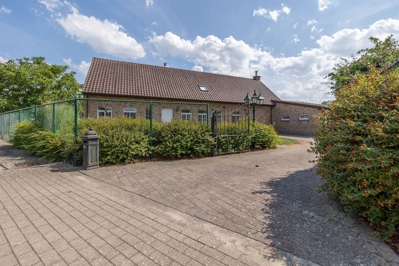 Landelijk wonen op uitzonderlijk perceel van 1ha50a met volop ruimte, privacy en mogelijkheden foto 2