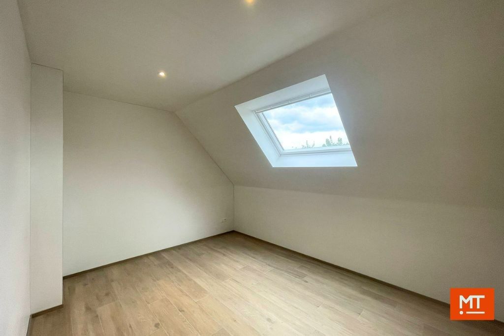 Kwalitatieve nieuwbouwwoning te huur op een rustige locatie in het centrum van Passendale foto 18