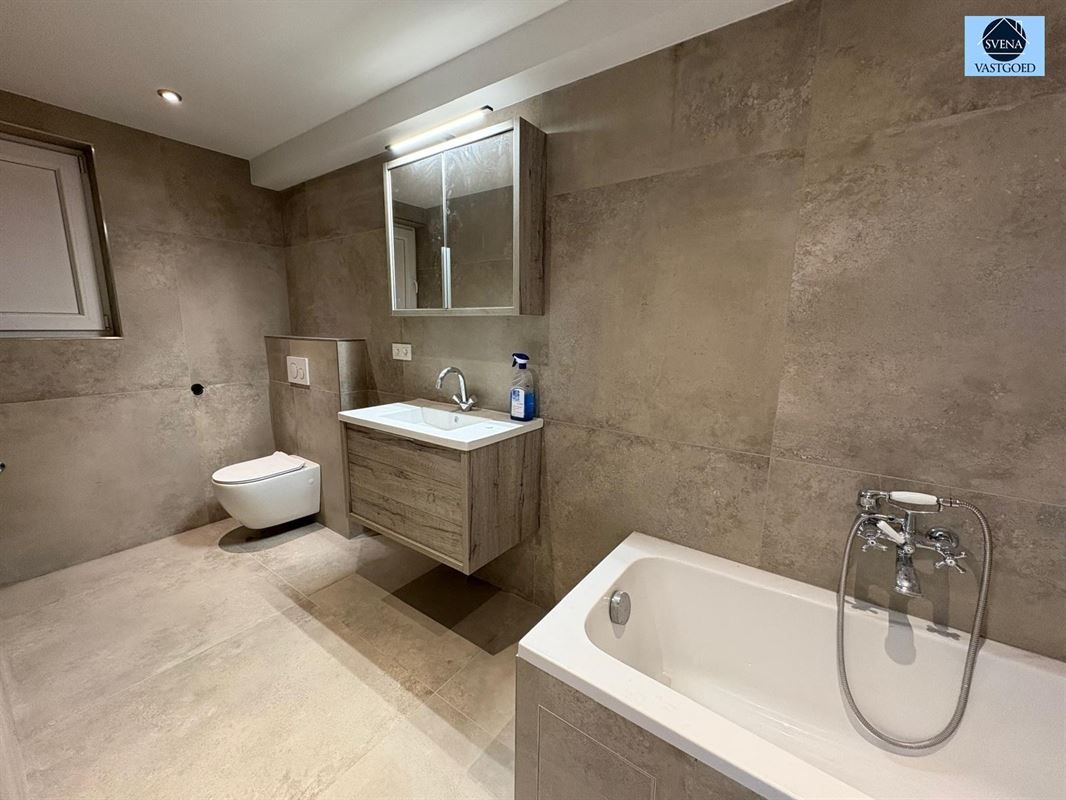 ZEER RUIME WONING MET 4 SLAAPKAMERS EN 2 GARAGES foto 20