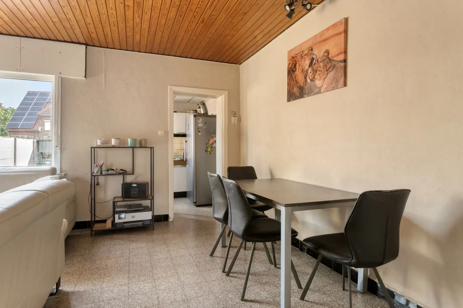 Te renoveren gezinswoning met garage foto 10