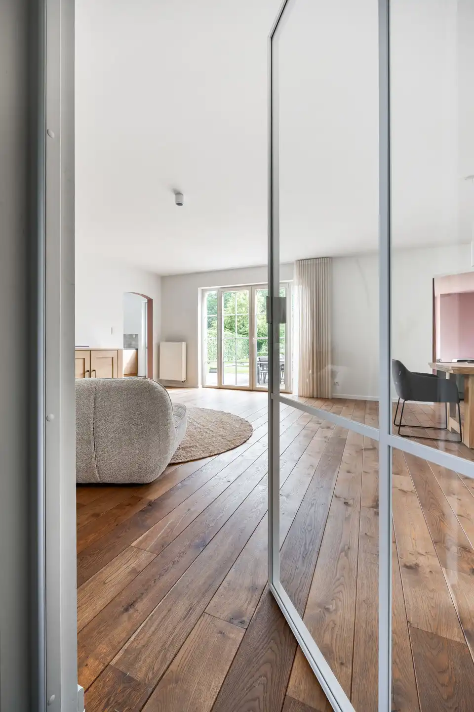 Rustig gelegen villa met prachtige tuin en zwemvijver foto 4