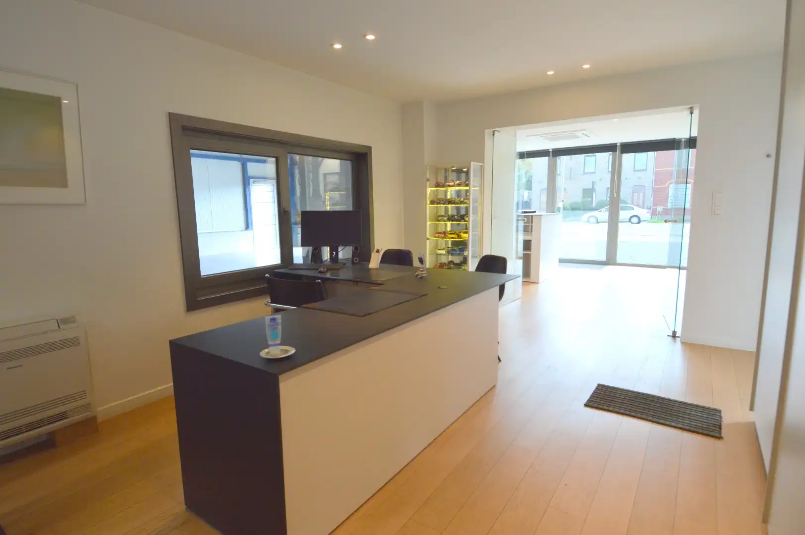 Magazijn met bureaus te huur in Wevelgem foto 7