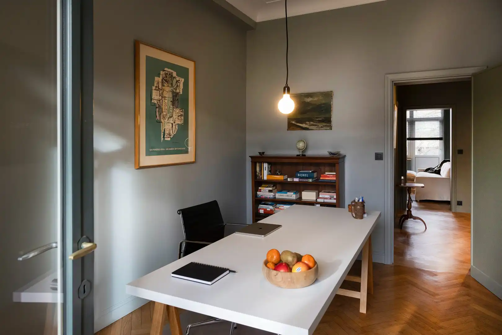 Stijlvol appartement met garage in authentieke residentie. foto 9