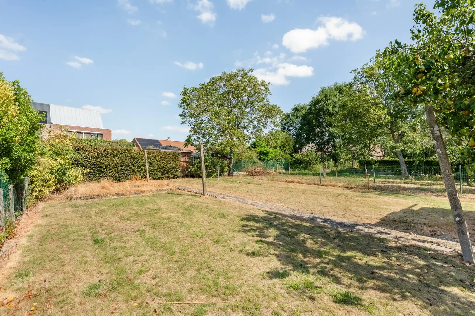 Ruime gezinswoning met grote tuin en tot vijf slaapkamers foto 8