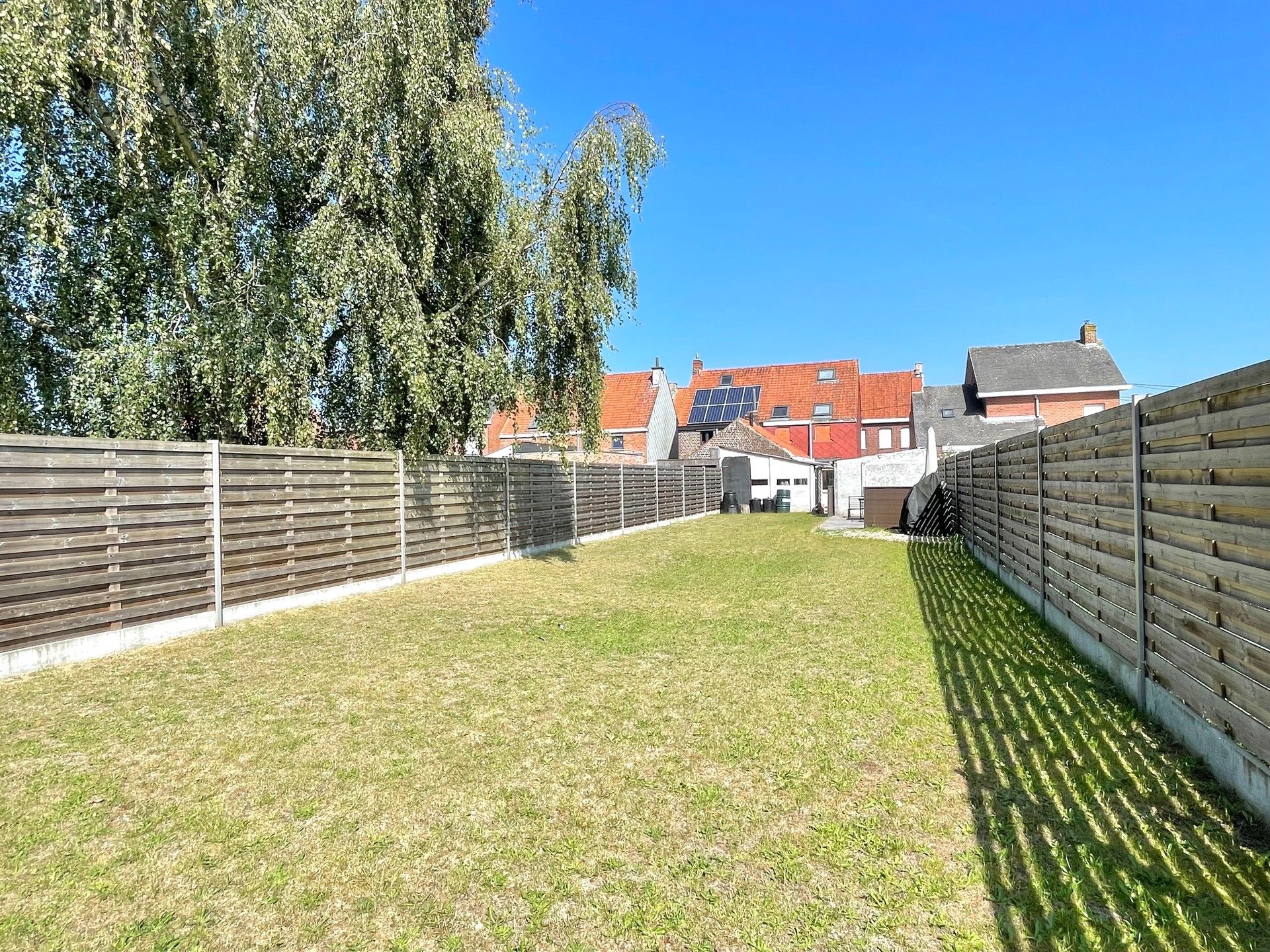 WONING MET TUIN & GARAGE op 433 m² foto 2