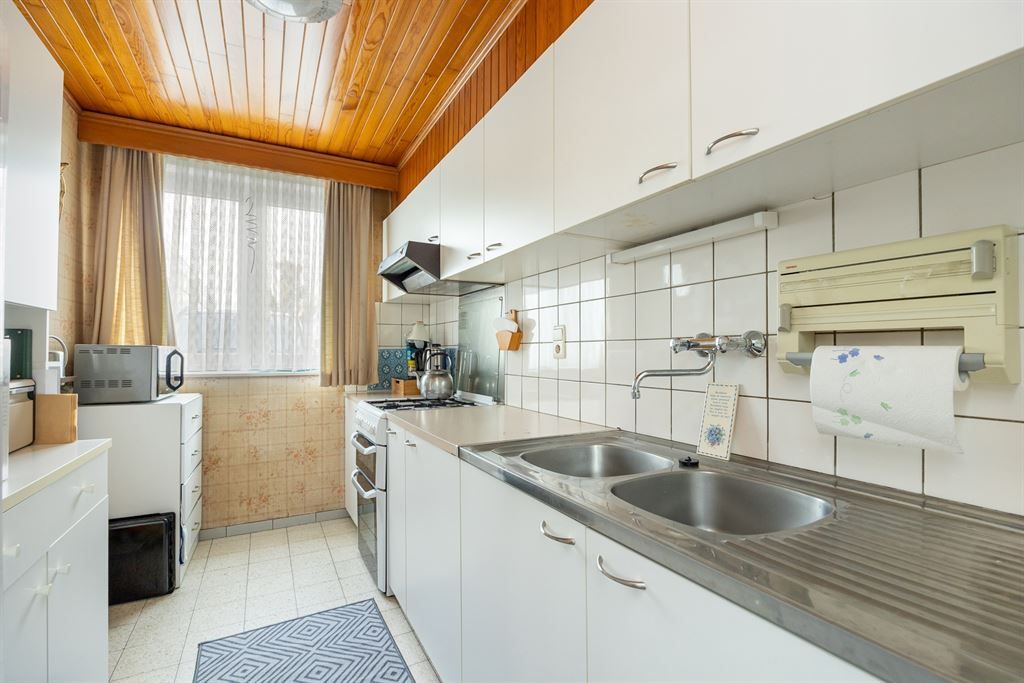 Op te frissen woning in rustige woonwijk! foto 9