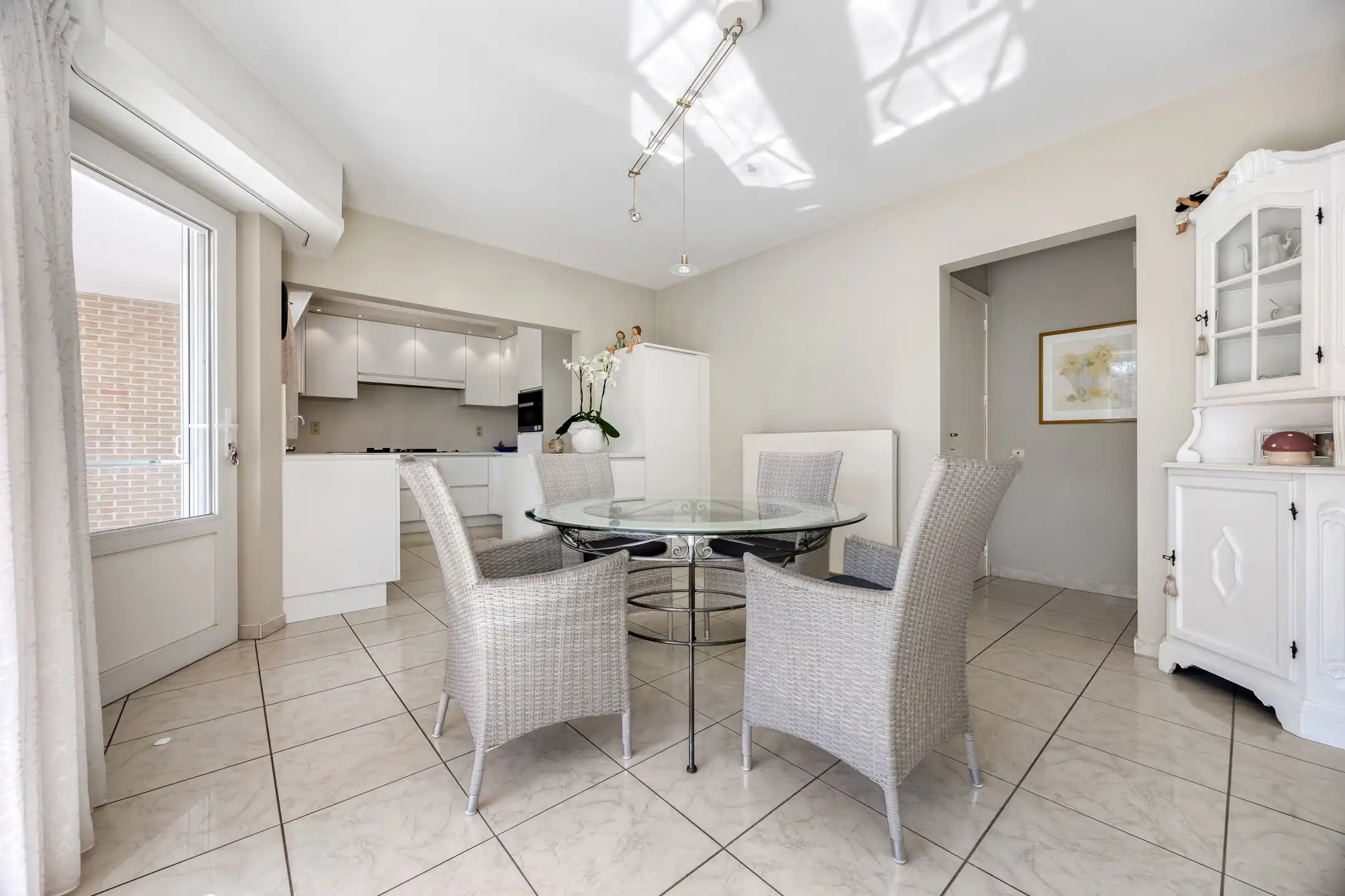 Ruime woning in oase van rust met prachtige tuin foto 8