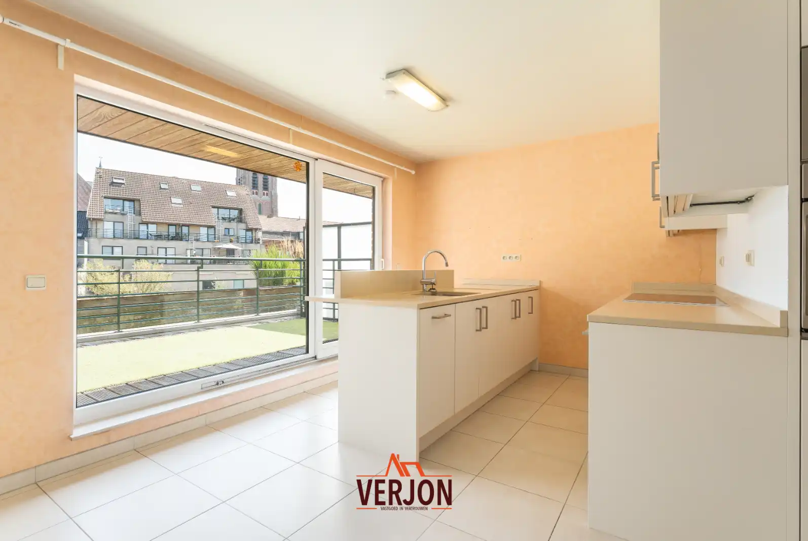 Ruim duplexappartement met 3 slaapkamers, garage en zonnig terras in het centrum van Lichtervelde! foto 8