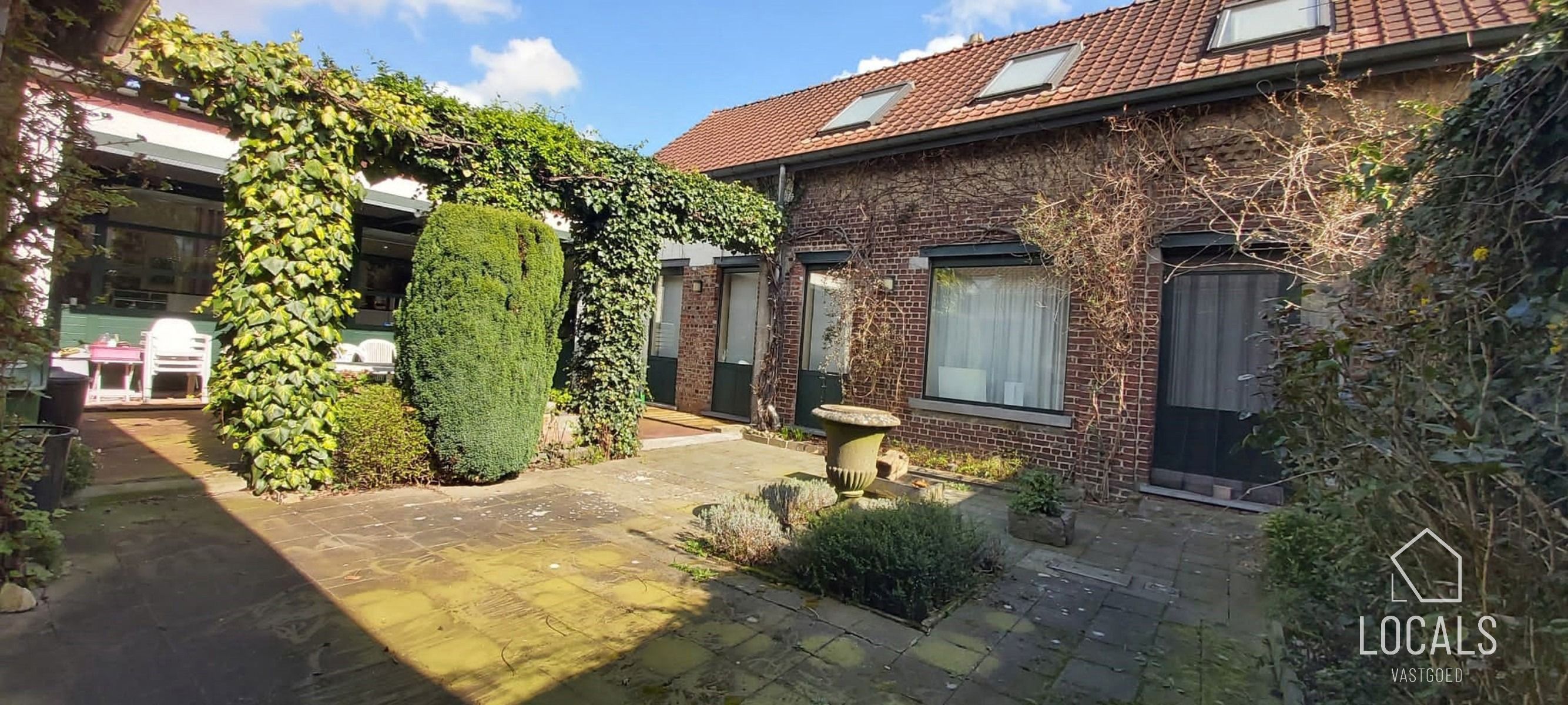 Unieke eigendom op toplocatie foto {{pictureIndex}}