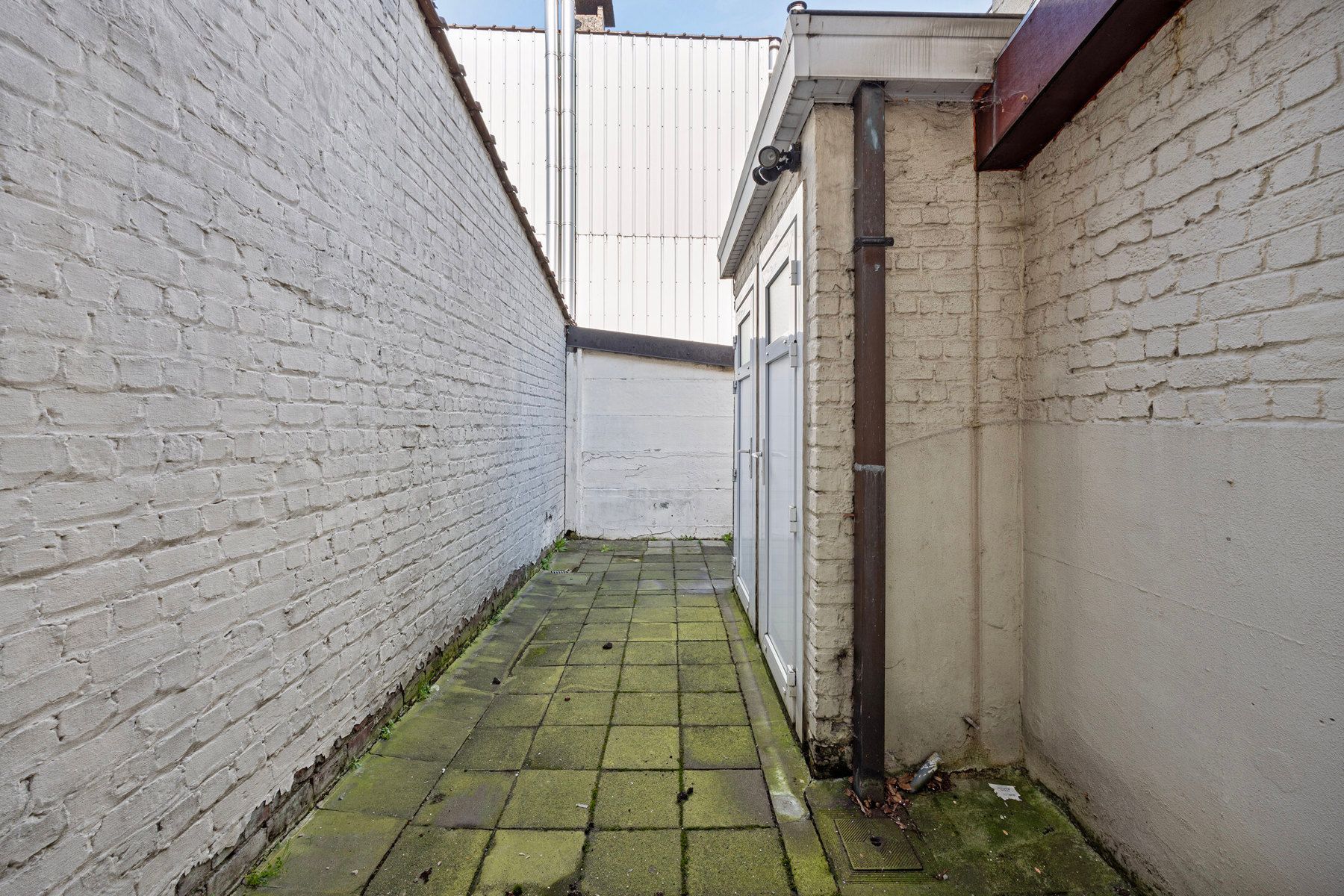 Handelshuis, ingedeeld als commerciële ruimte + appartement foto 9
