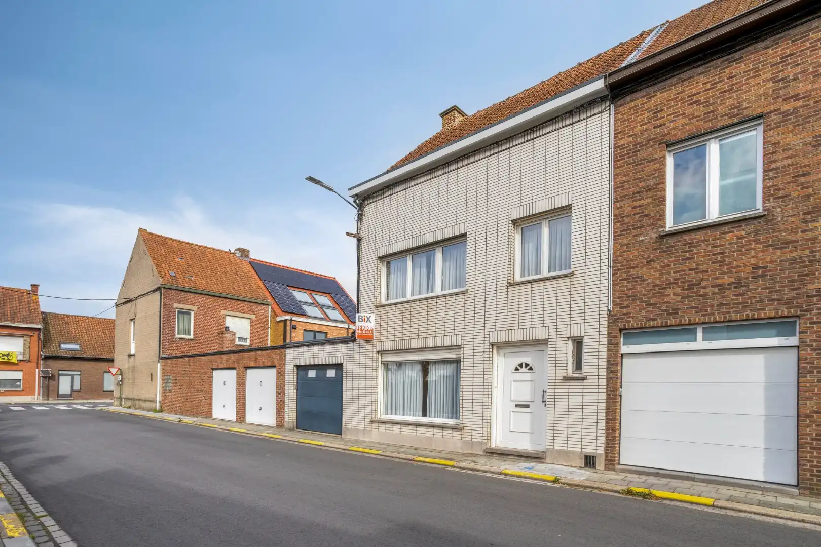 Te renoveren woning met garage en tuin in het centrum van Wevelgem! foto 24