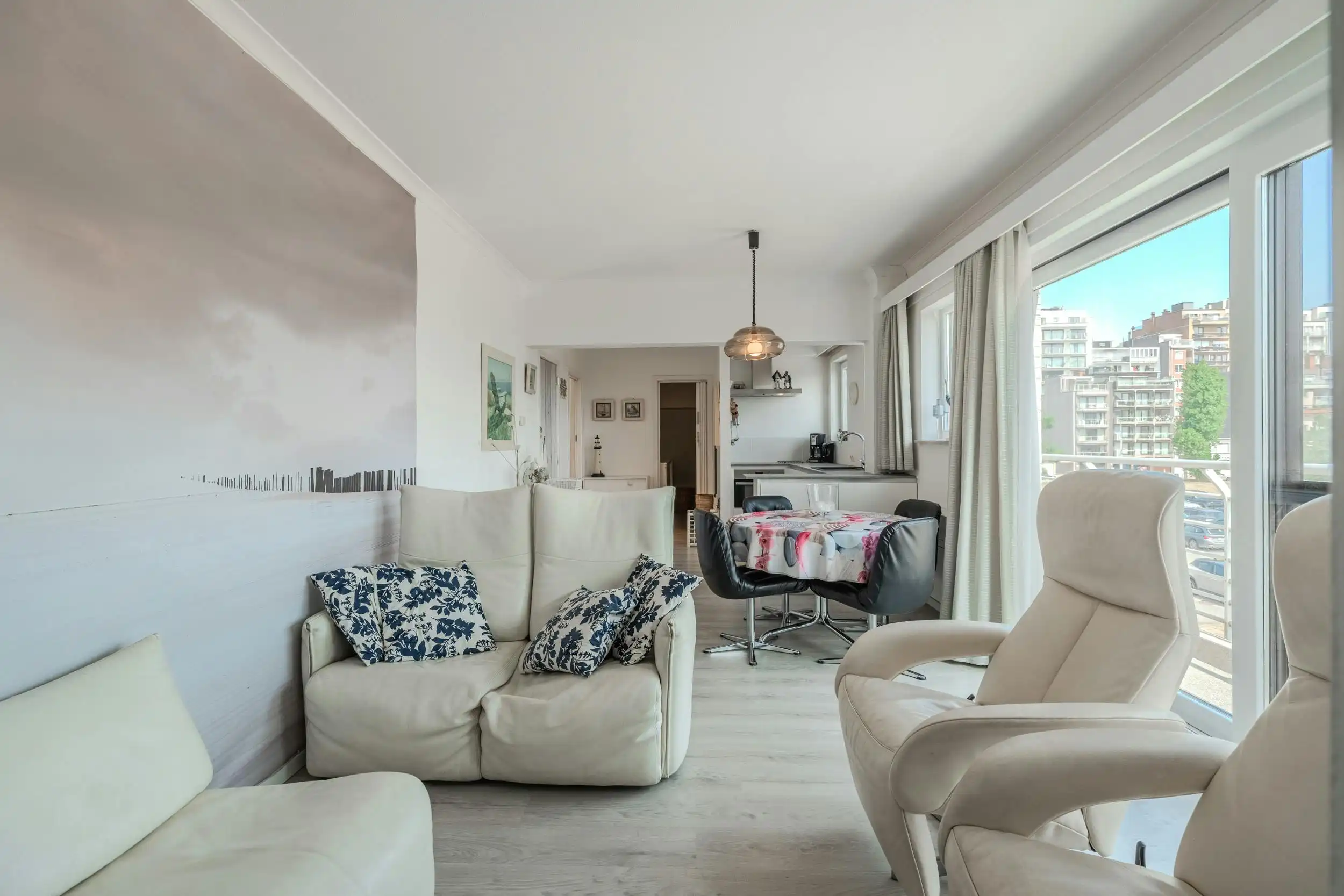 Prachtig gerenoveerd appartement met terras en 2 slaapkamers foto 5