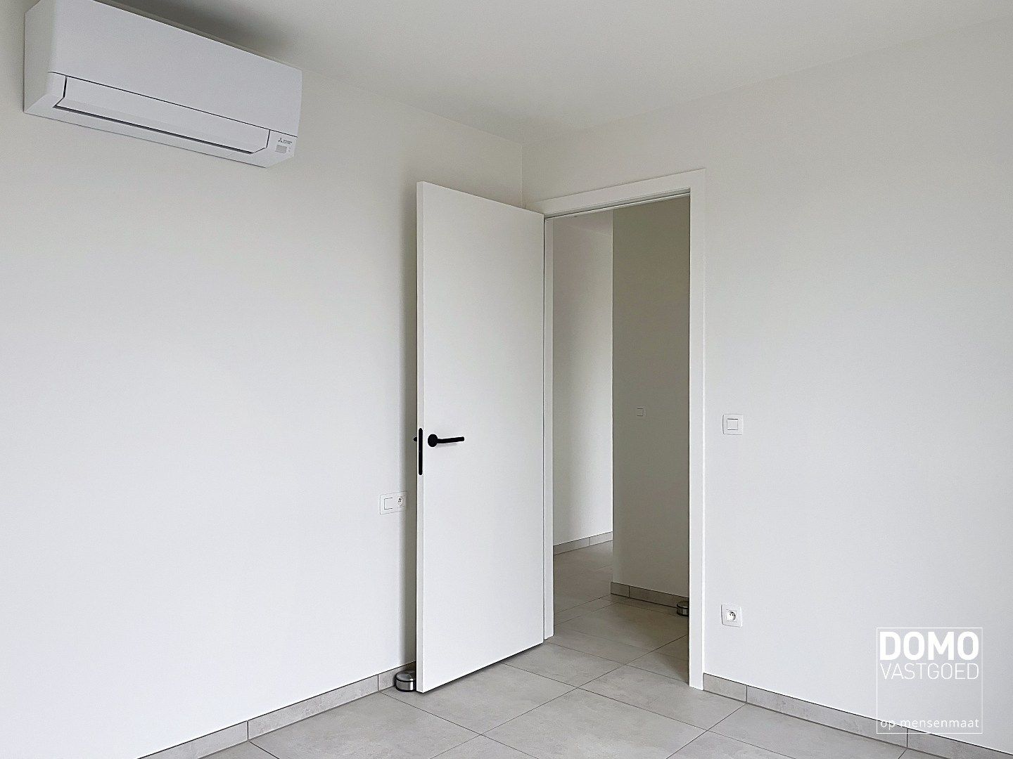 NIEUWBOUWAPPARTEMENT MET 2 SLAAPKAMERS, RUIM TERRAS, 2 AUTOSTANDPLAATSEN EN KELDERBERGING TE KERMT foto 14