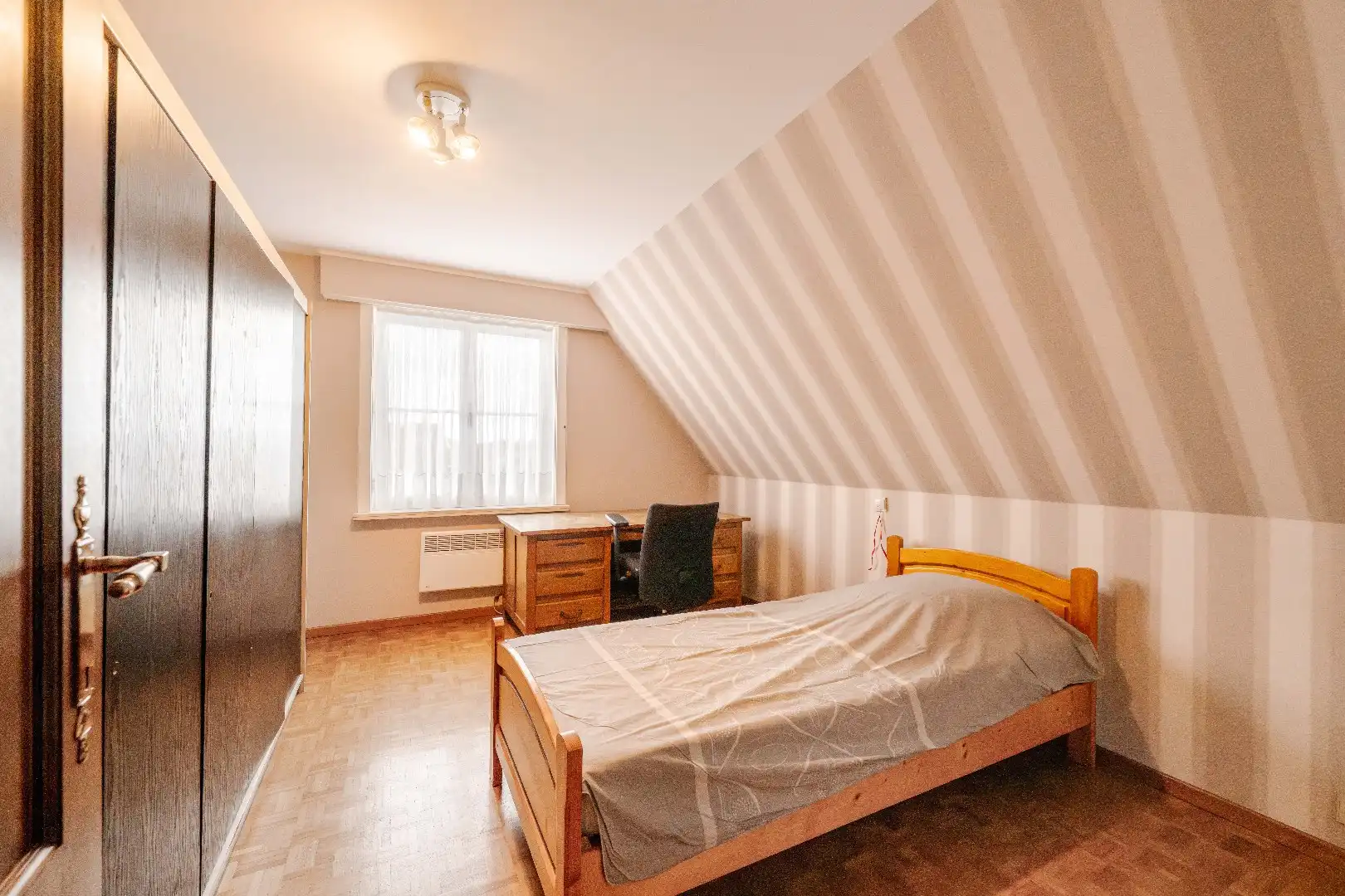PRESTIGIEUZE VILLA MET LOODS VLAKBIJ CENTRUM PITTEM foto 15