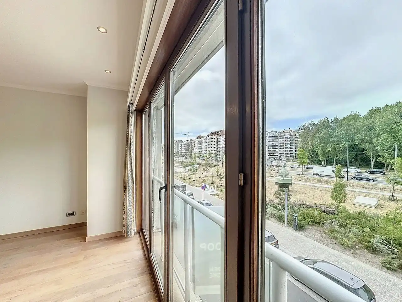 Ruim en lichtrijk appartement gelegen op de tweede verdieping van een goed onderhouden residentie foto 2