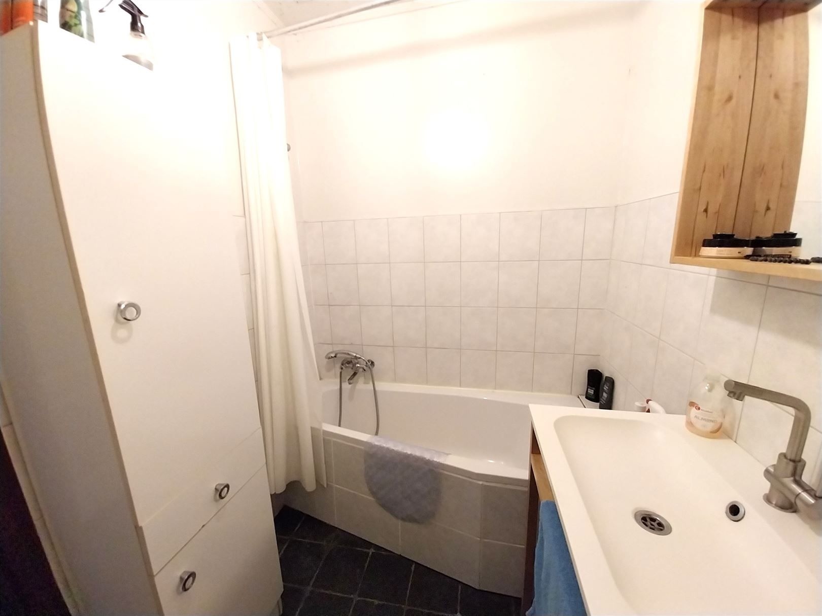 TE HUUR: Woning met 2 slaapkamers en tuintje in Genk! foto 8