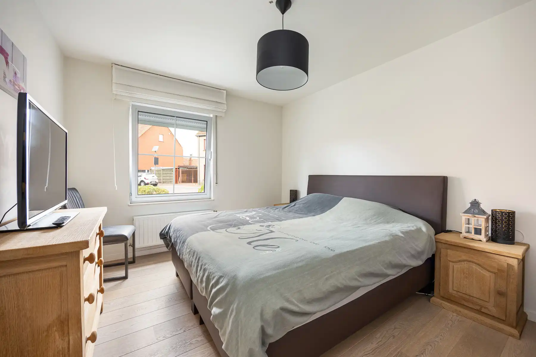 Gelijkvloers appartement met 2 slaapkamers, tuin en autostaanplaats.  foto 10