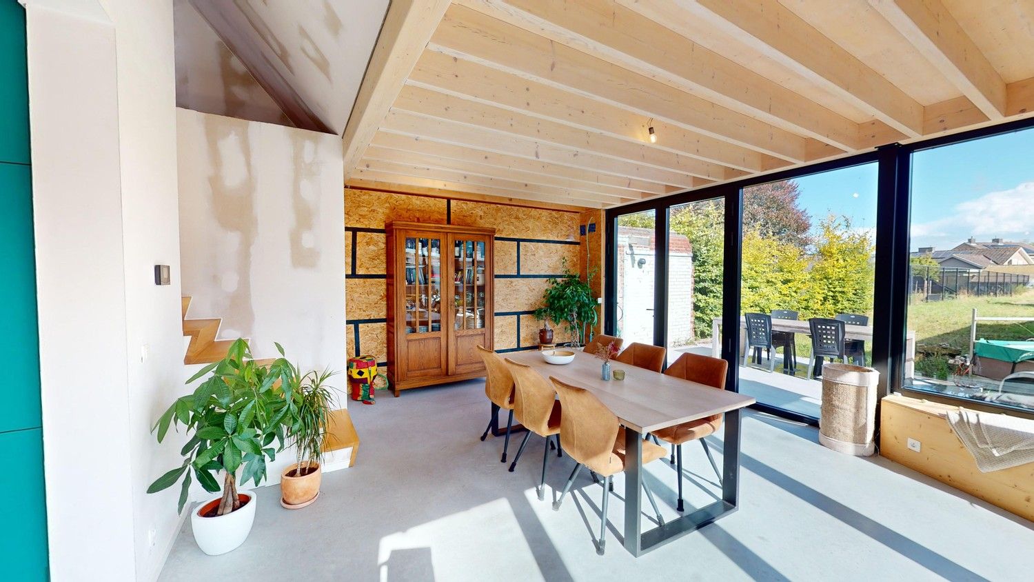 Gerenoveerde woning op mooi perceel! foto {{pictureIndex}}